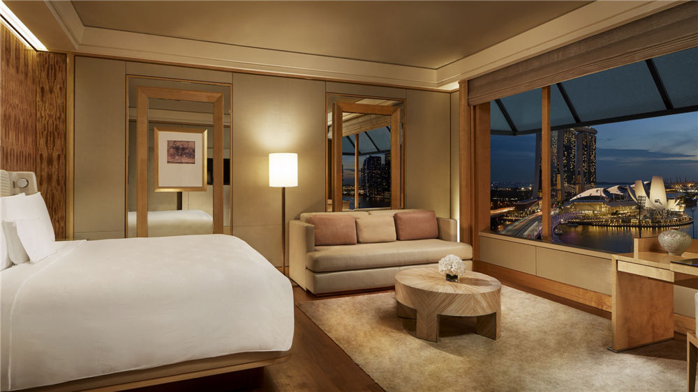Deluxe Marina guestroom